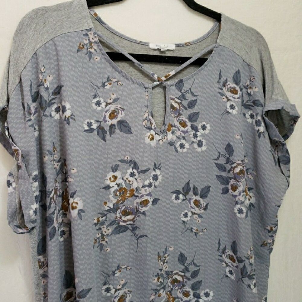 Maurices XXL Blue Gray Floral Keyhole Criss Cross Tie Front Short Sleeve Blouse - Picture 2 of 9